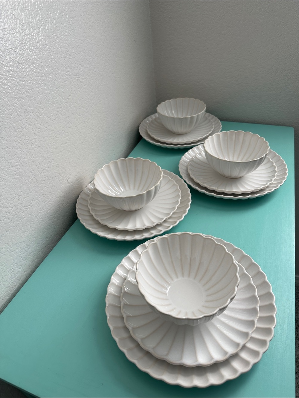 The Pioneer Woman Colette 12-Piece Stoneware Dinnerware Set in Cream-brand new